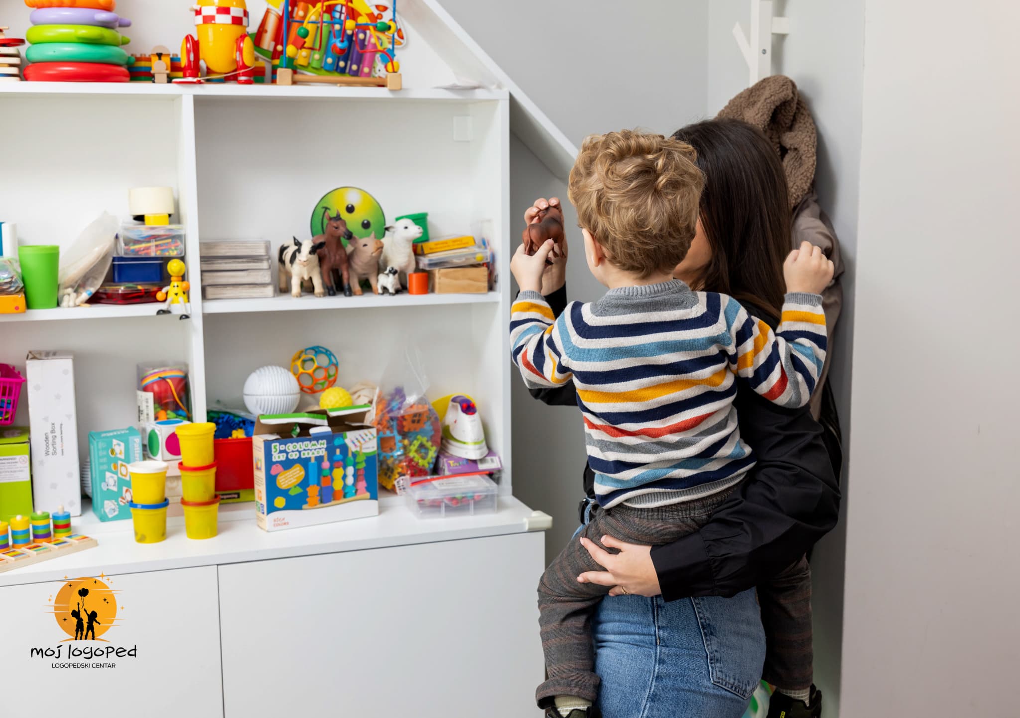 Roditelj i dijete u logopedskom centru